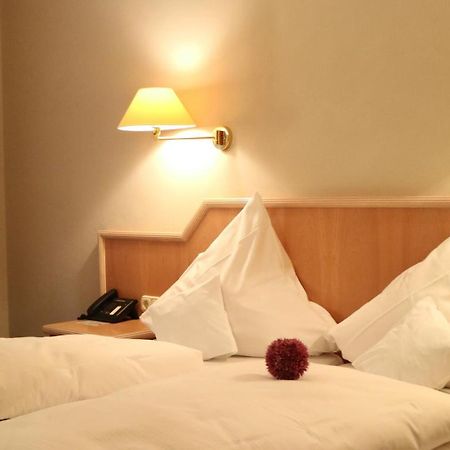 Hotel Restaurant Paradeismuehle Клингерберг на Майн Стая снимка