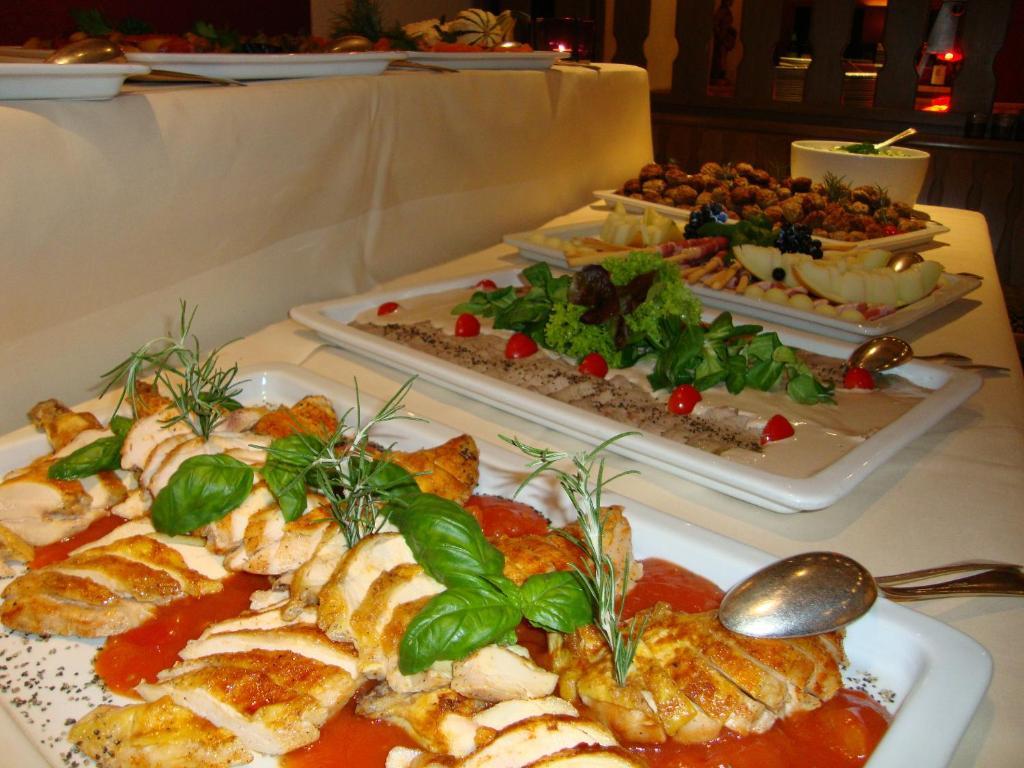 Hotel Restaurant Paradeismuehle Клингерберг на Майн Екстериор снимка