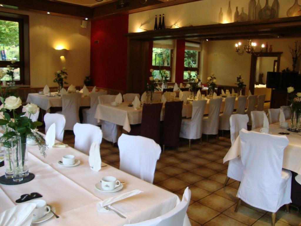 Hotel Restaurant Paradeismuehle Клингерберг на Майн Екстериор снимка