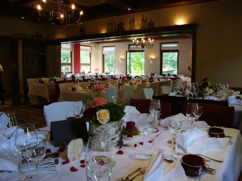 Hotel Restaurant Paradeismuehle Клингерберг на Майн Екстериор снимка