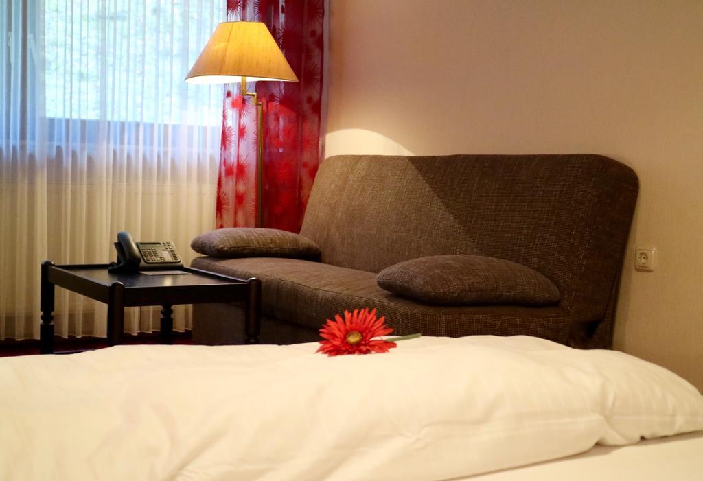 Hotel Restaurant Paradeismuehle Клингерберг на Майн Екстериор снимка